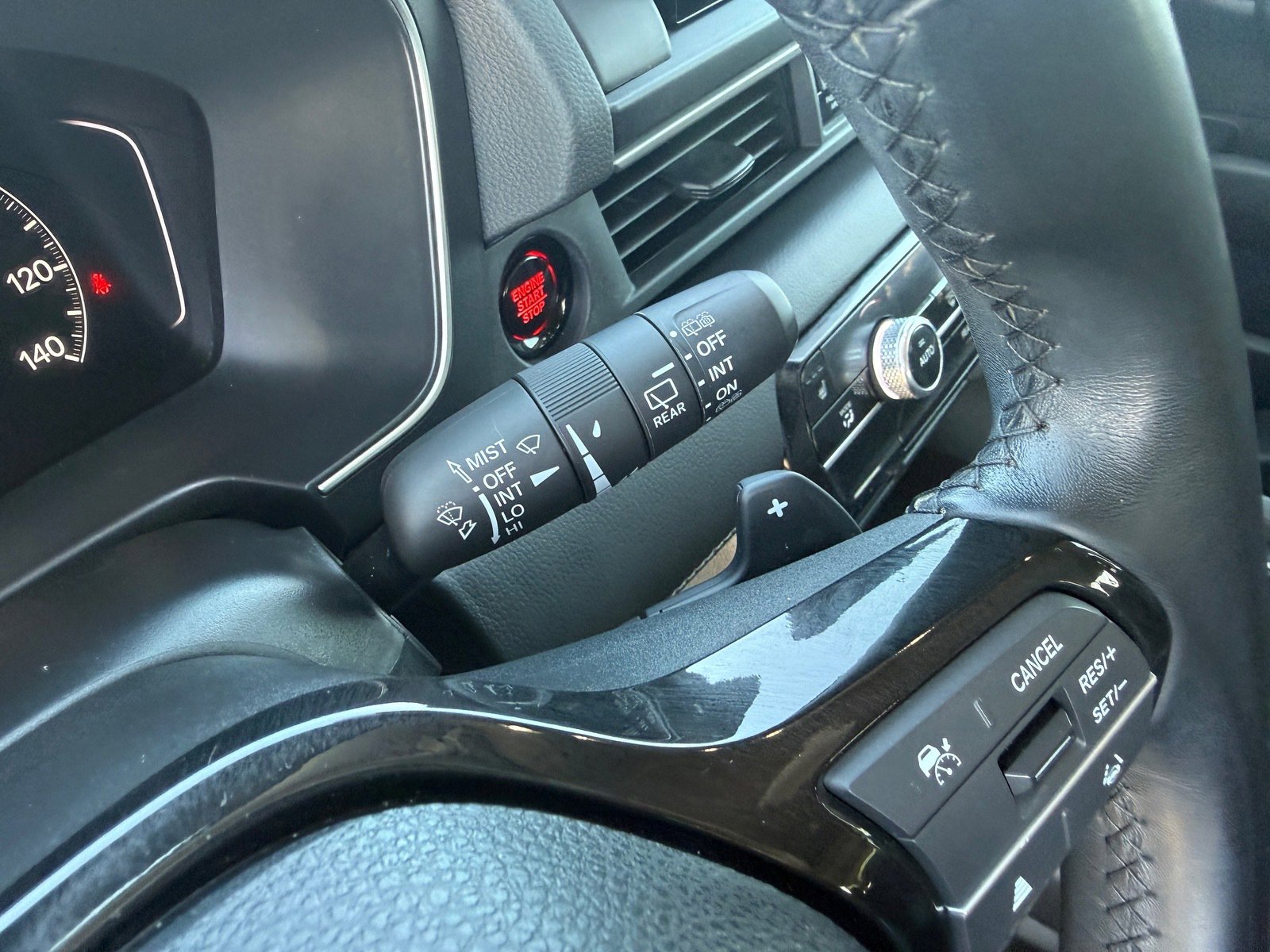 Used 2025 Honda Pilot Touring image 17