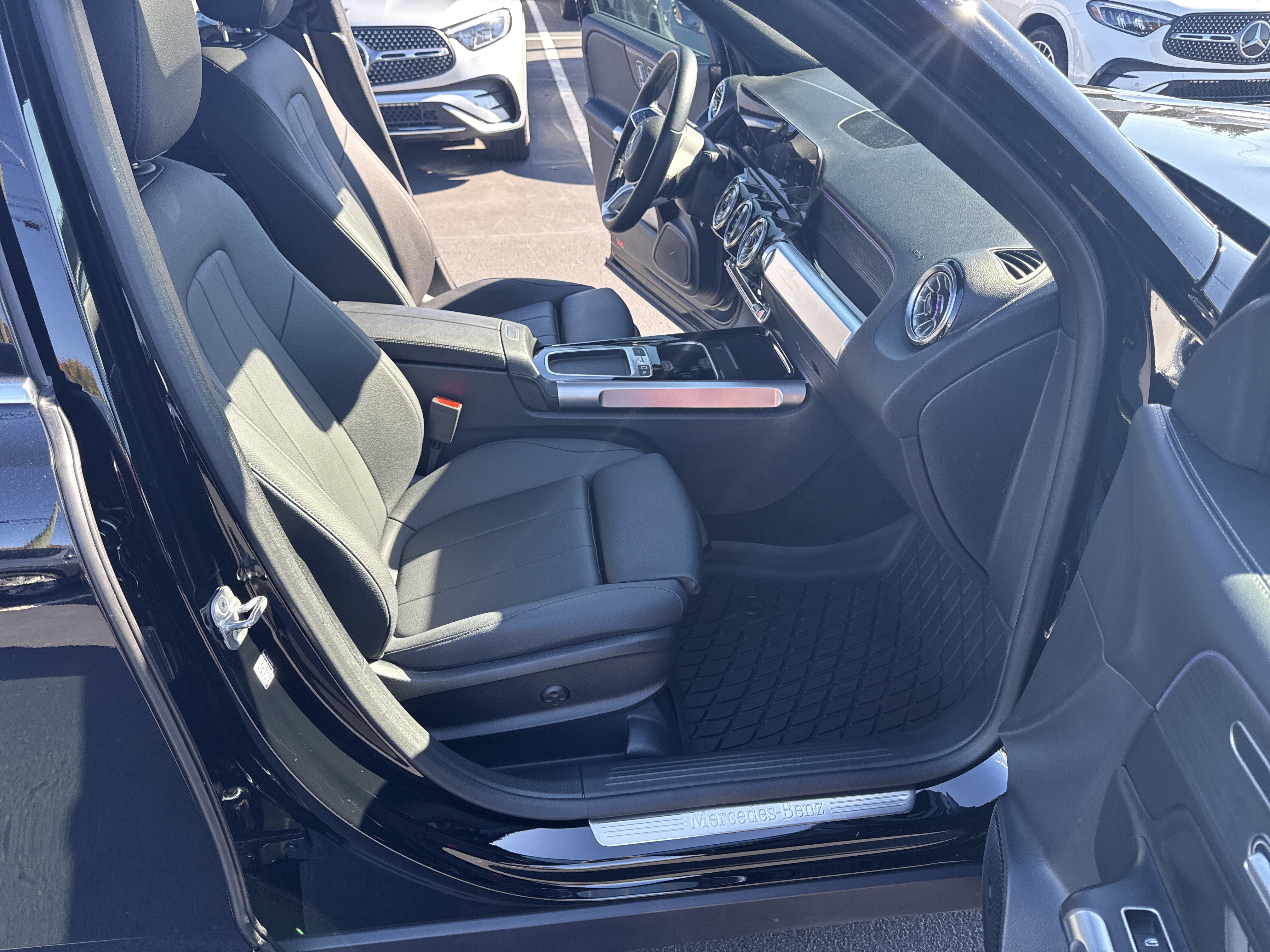 Used 2026 Mercedes-Benz GLB 250 4MATIC image 35