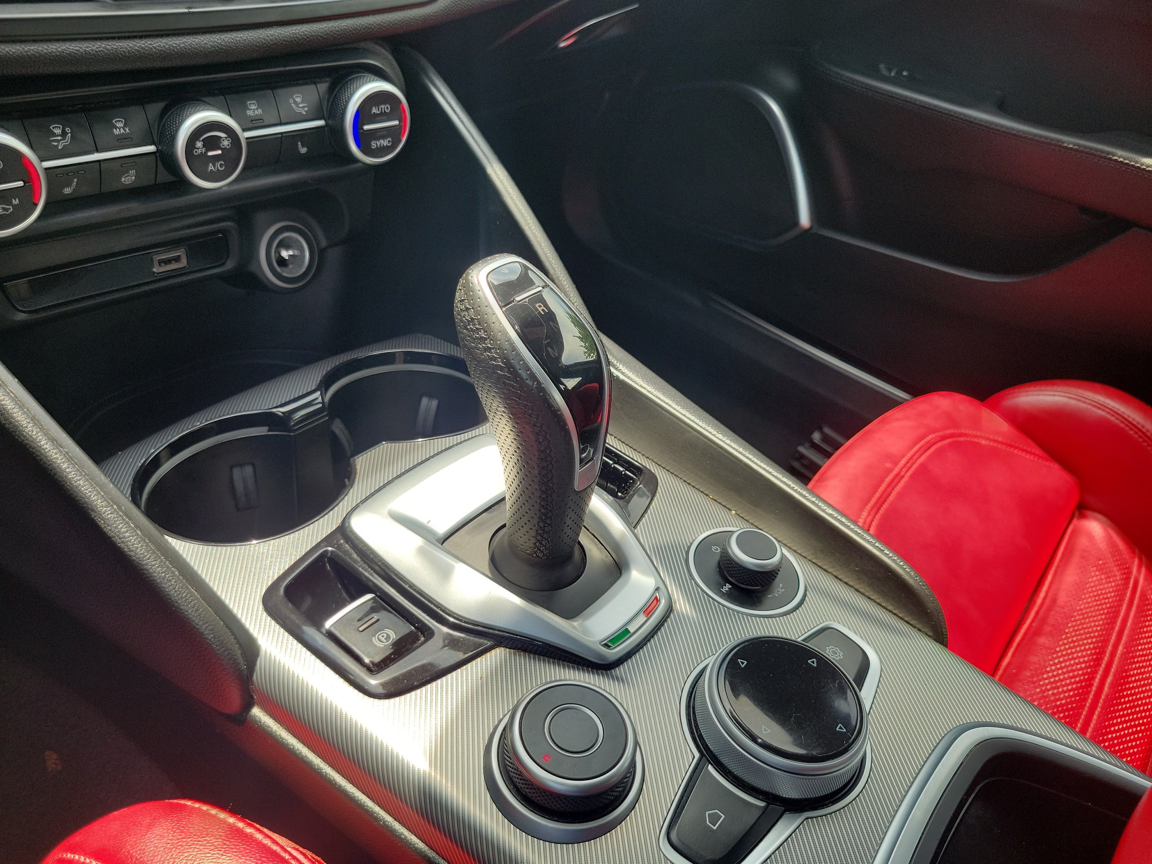 Used 2023 Alfa Romeo Giulia Veloce RWD image 25