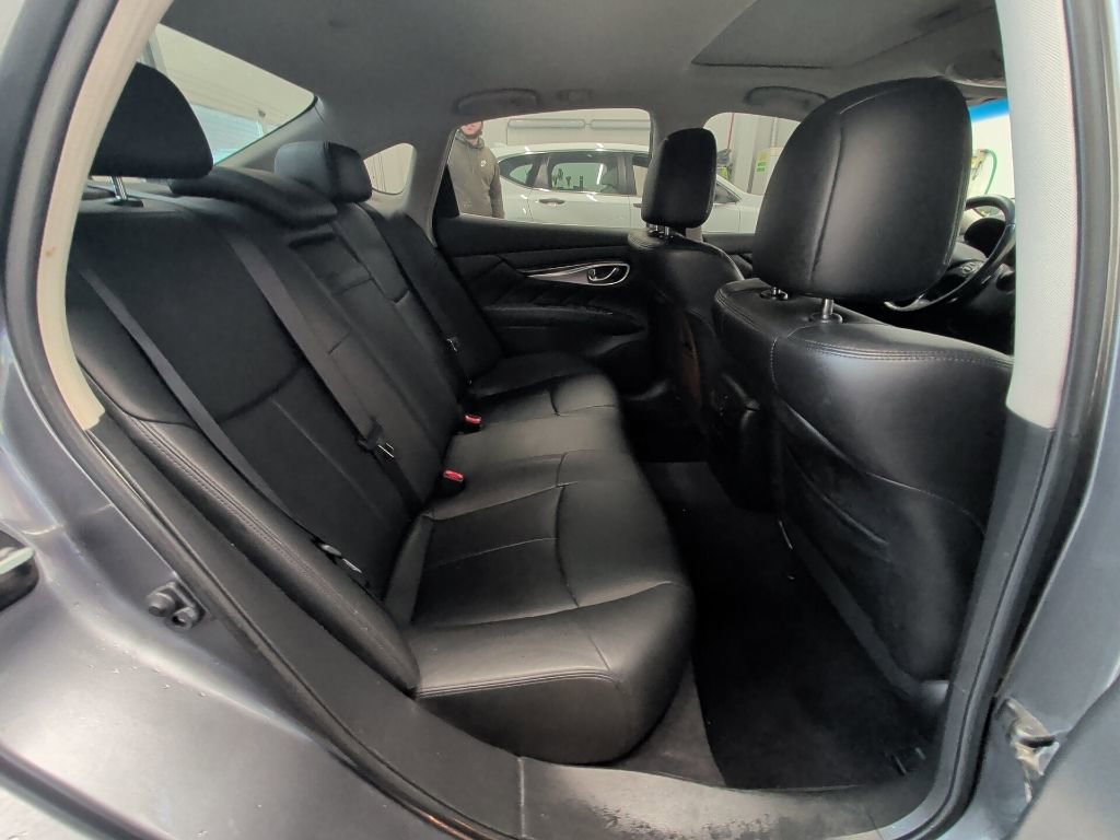 Used 2016 INFINITI Q70 3.7 AWD/4WD image 14