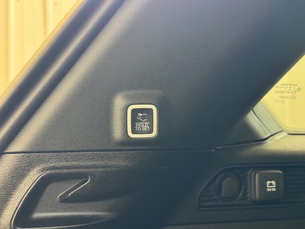 Used 2025 Jeep Grand Cherokee Laredo X w/ Luxury Tech Group I image 23