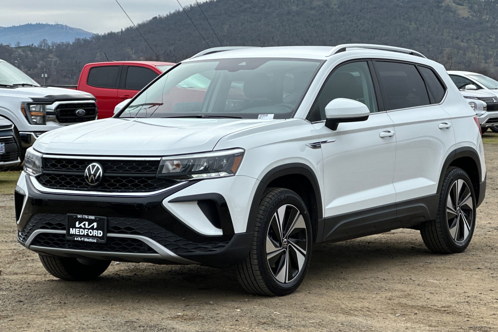 Used 2024 Volkswagen Taos SE image 9