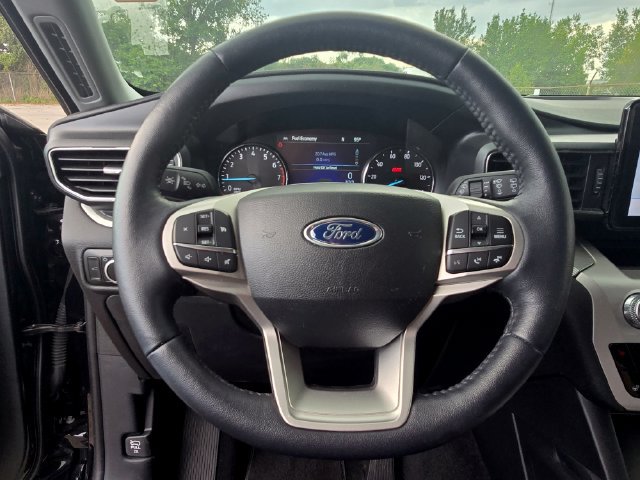 Used 2024 Ford Explorer XLT w/ Equipment Group 202A AWD/4WD image 29