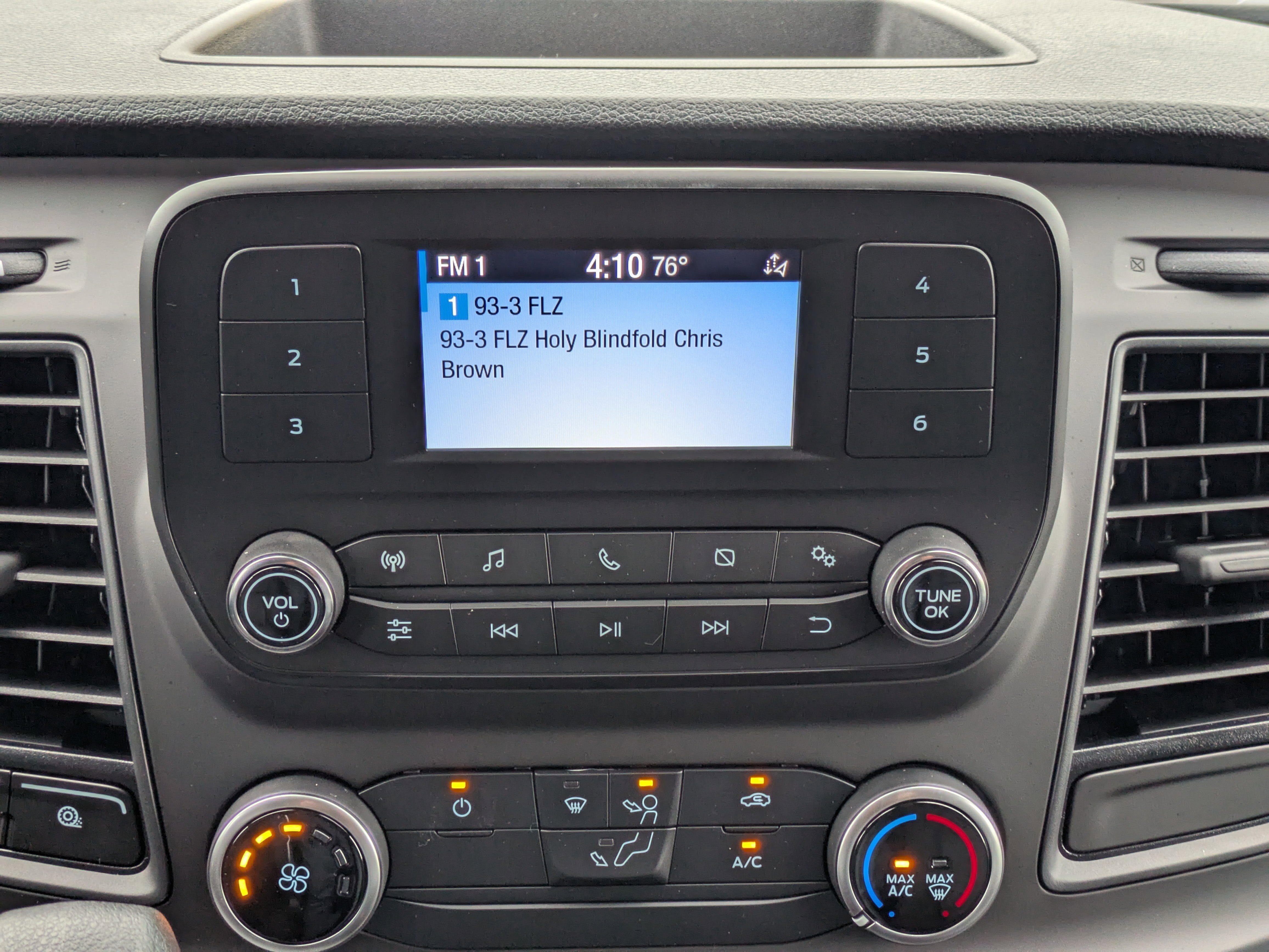 New 2025 Ford Transit 150 Low Roof RWD image 18