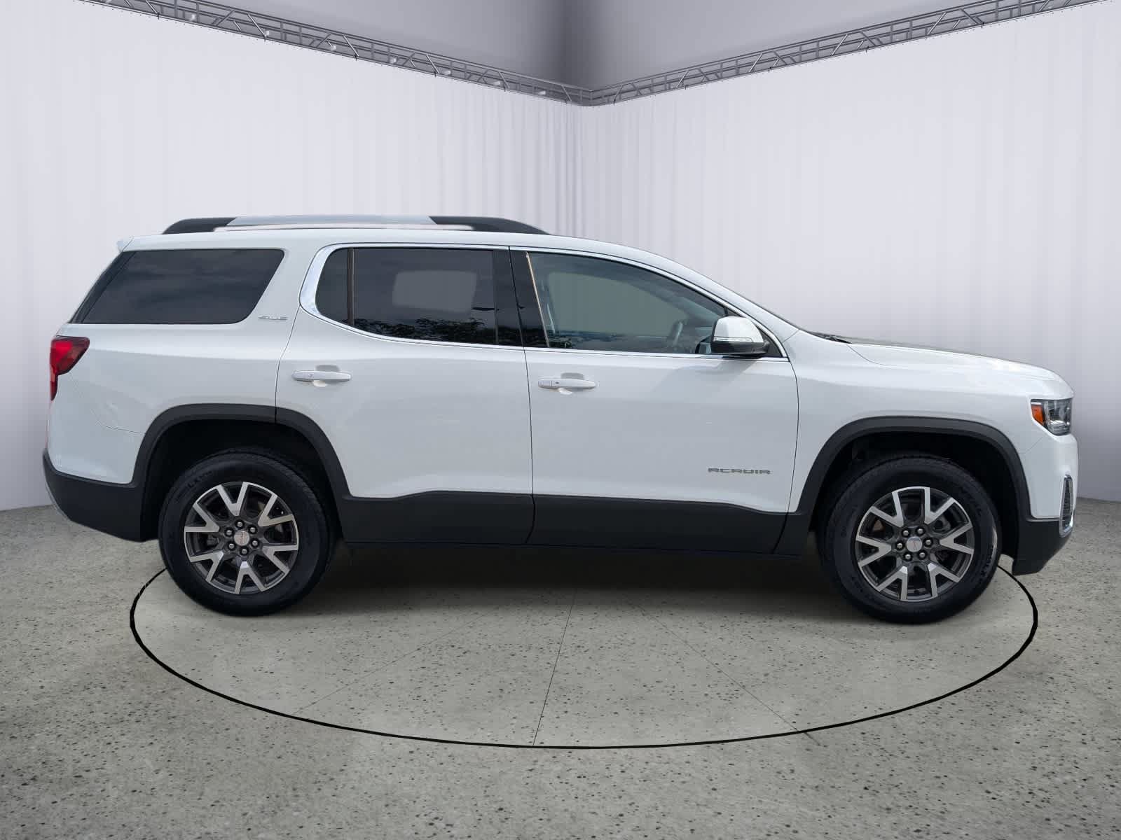 Certified 2023 GMC Acadia SLE w/ Driver Convenience Package AWD/4WD image 2