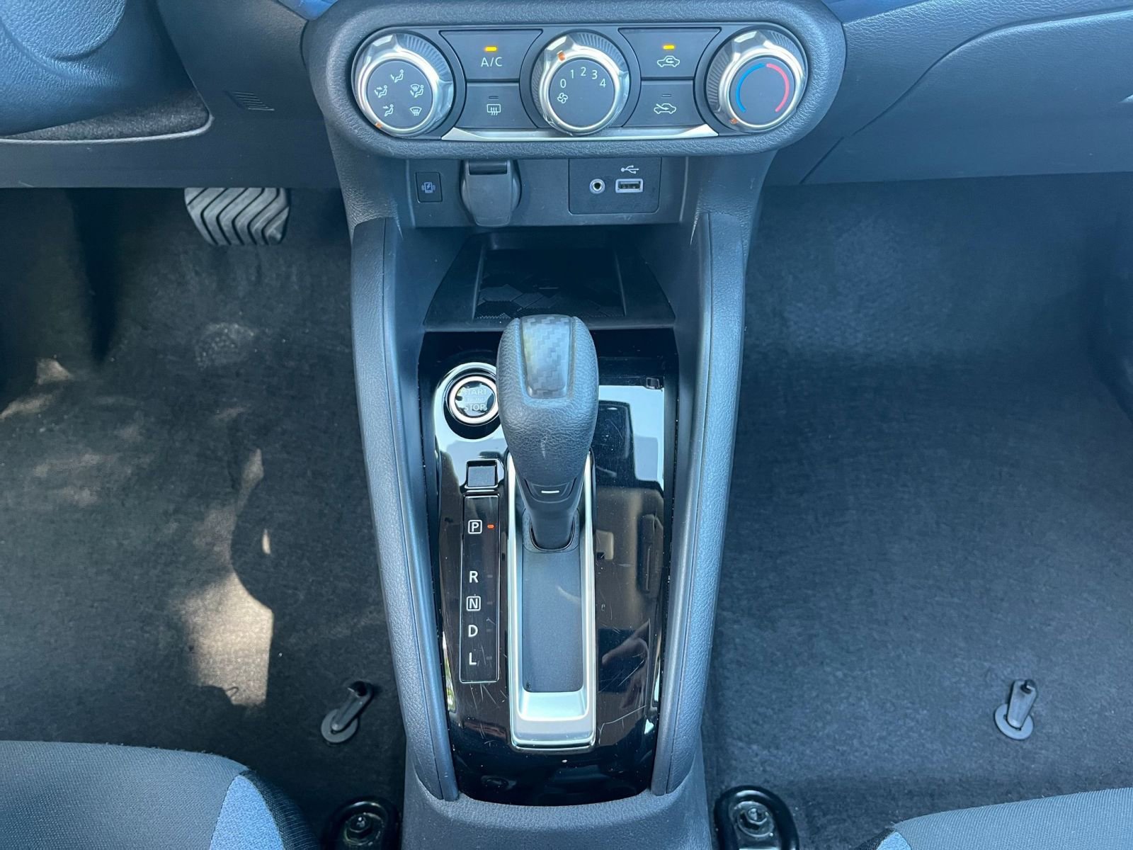 Used 2025 Nissan Versa SV FWD image 39