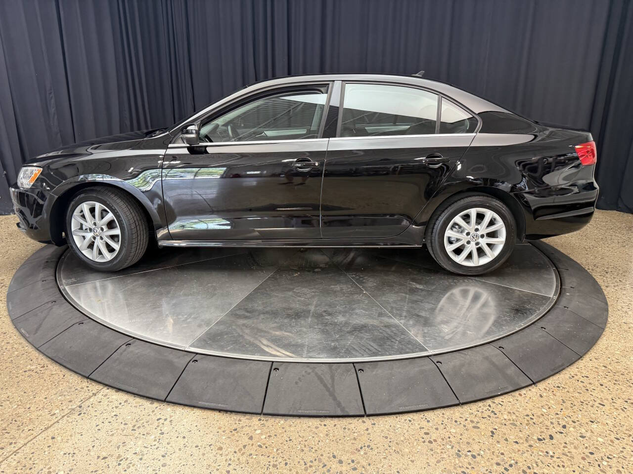 Used 2013 Volkswagen Jetta SE FWD image 3