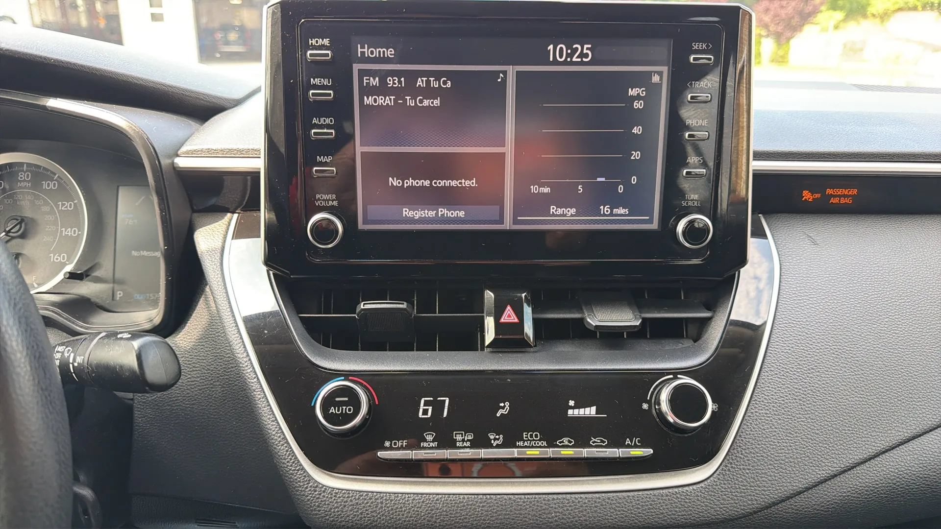Used 2020 Toyota Corolla LE FWD image 18