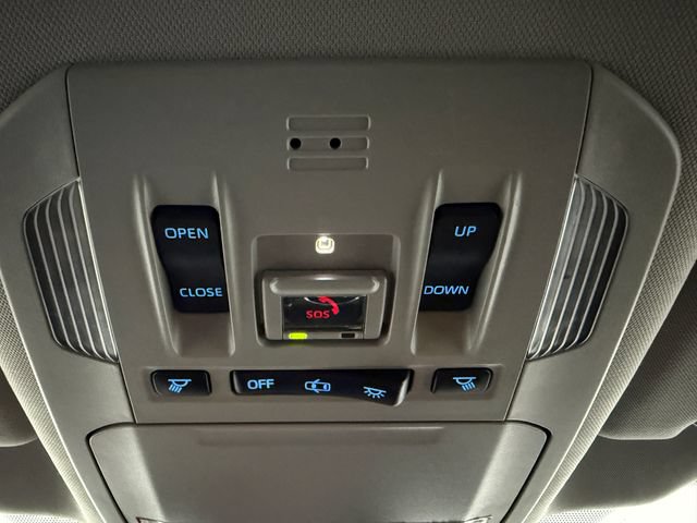 Used 2021 Toyota Highlander XLE FWD image 22