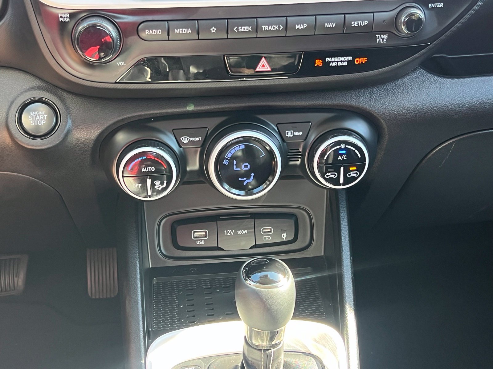 Used 2024 Hyundai Venue Limited FWD image 30