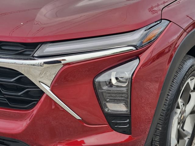 Used 2025 Chevrolet Trax LT w/ LT Convenience Package image 9