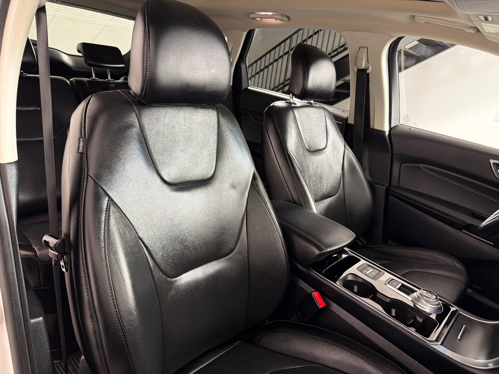 Used 2019 Ford Edge Titanium w/ Equipment Group 301A AWD/4WD image 26