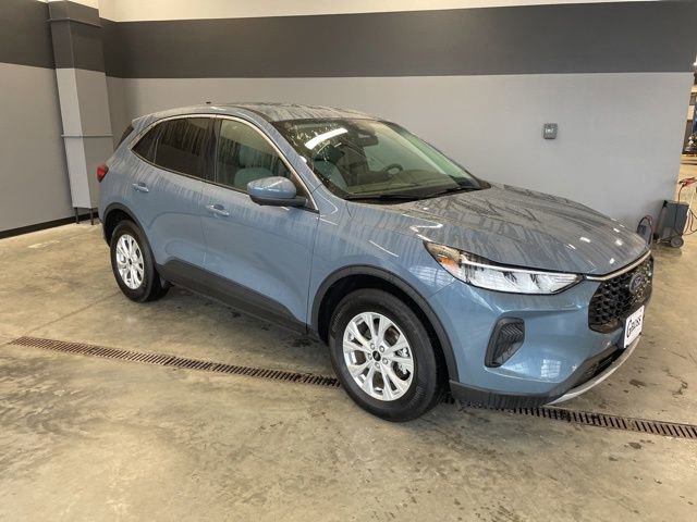 Used 2023 Ford Escape Active w/ Tech Pack #2 image 2