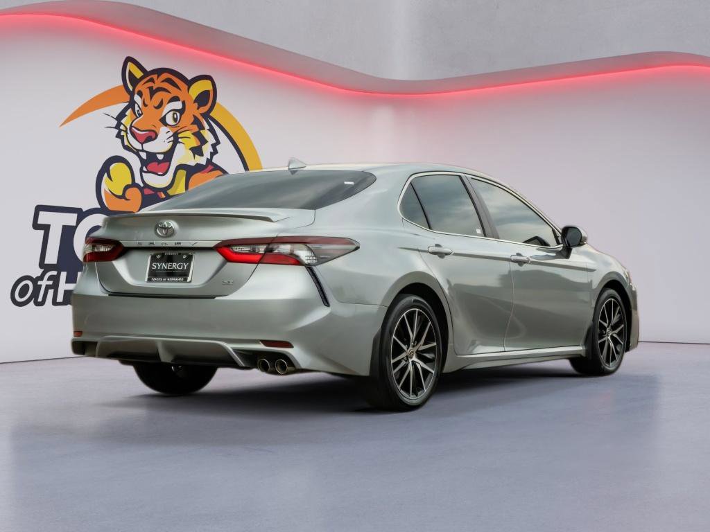 Used 2022 Toyota Camry SE w/ Cold Weather Package FWD image 5