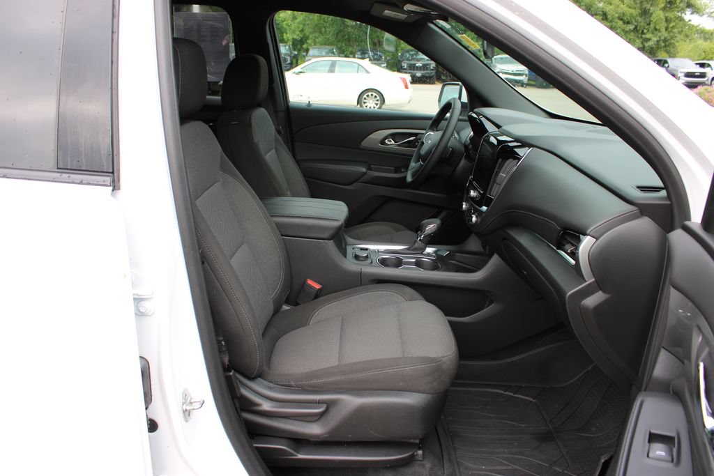 Certified 2024 Chevrolet Traverse LT w/ Midnight/Sport Edition AWD/4WD image 46