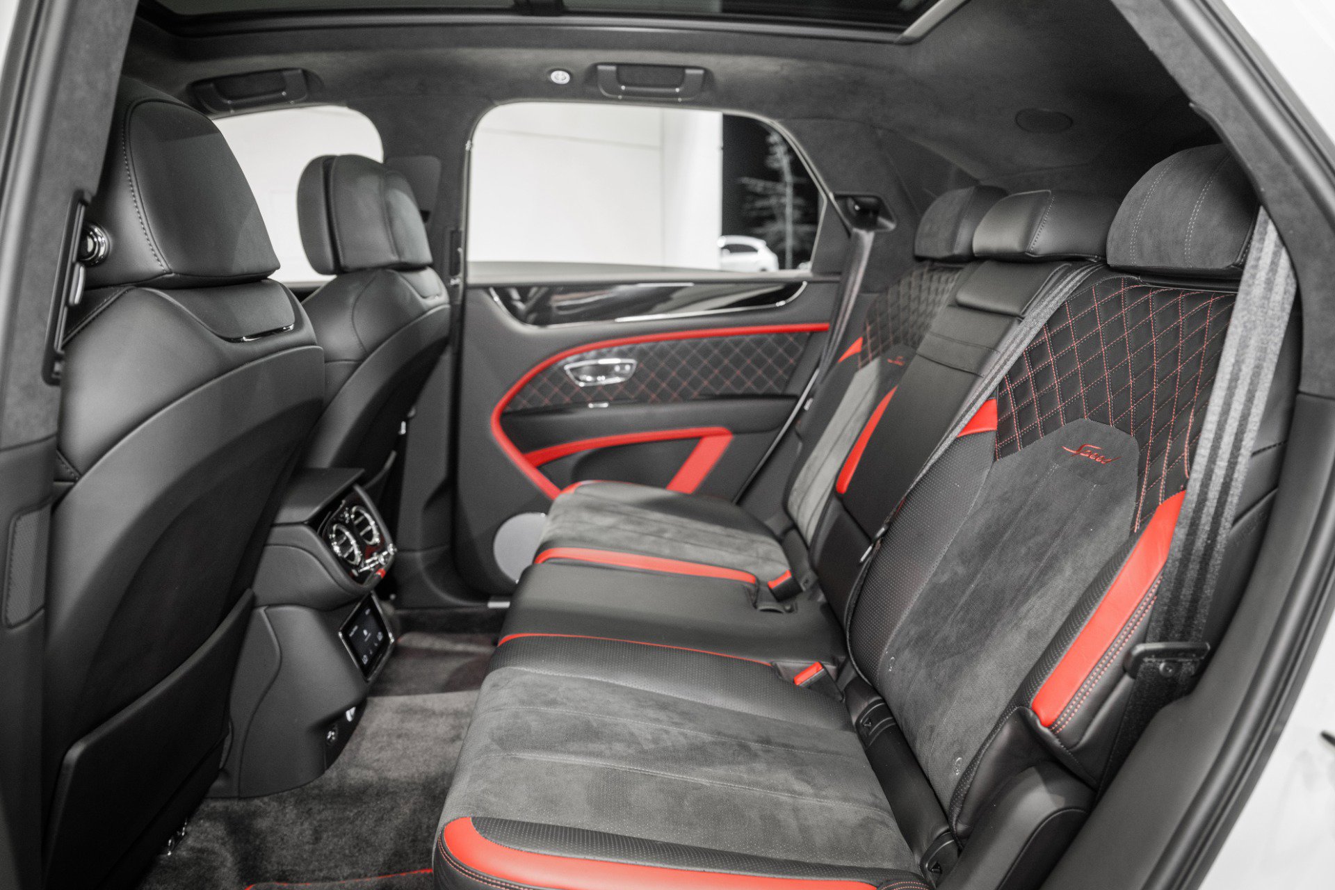 Used 2021 Bentley Bentayga Speed image 21