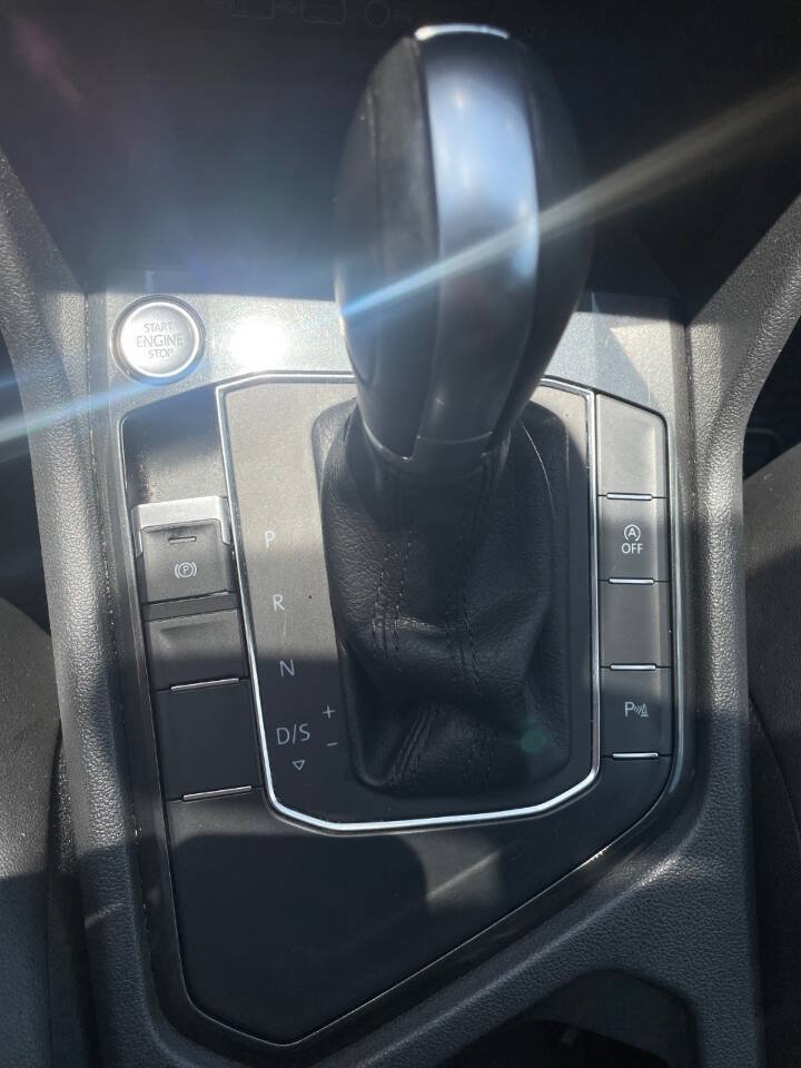 Used 2018 Volkswagen Tiguan SEL w/ R-Line Package FWD image 26
