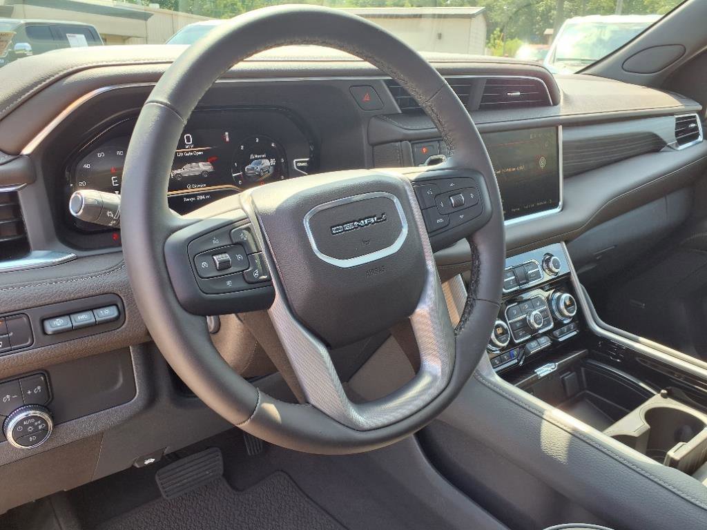 Used 2024 GMC Yukon Denali image 12