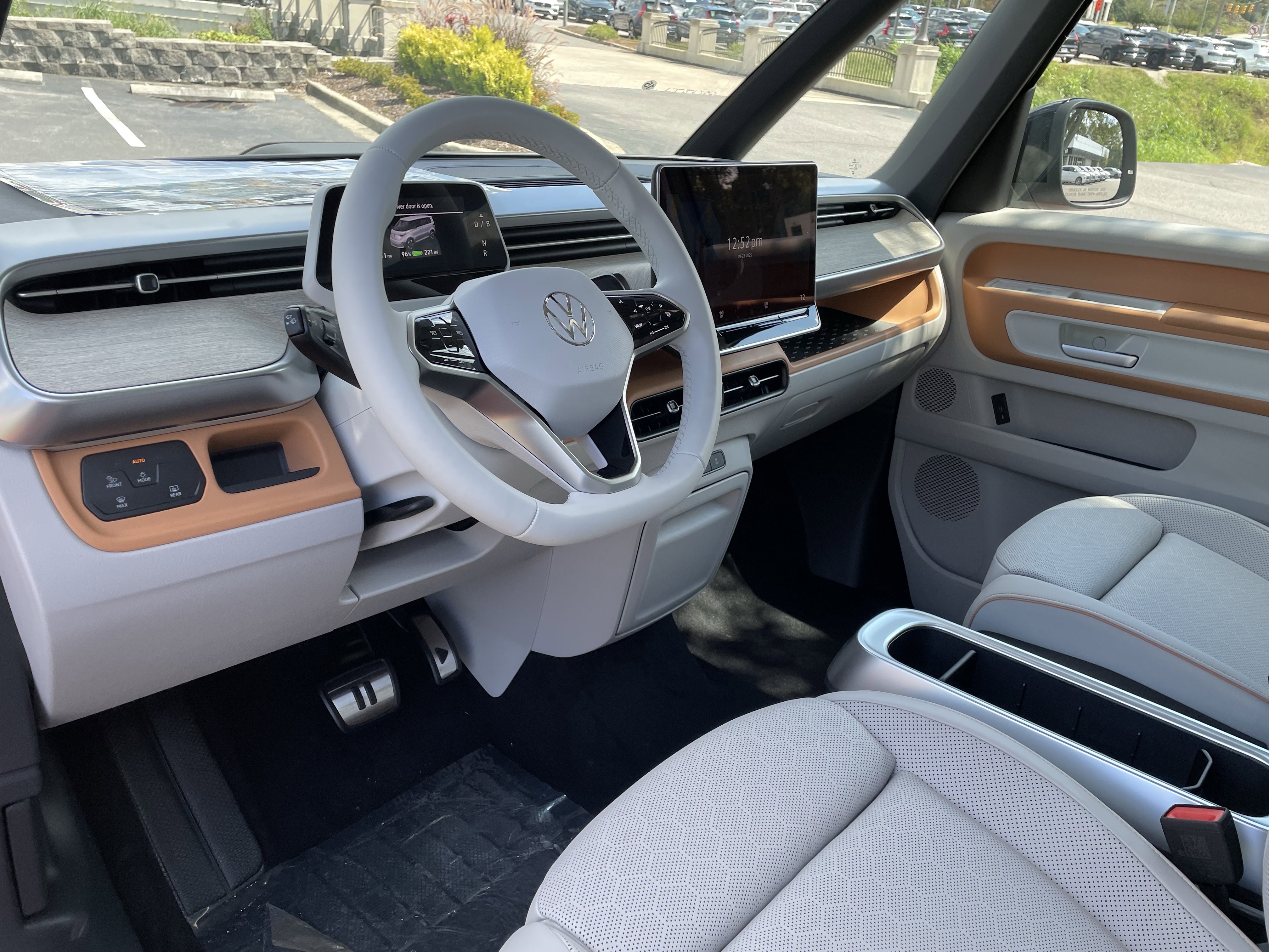 New 2025 Volkswagen ID. Buzz 1st Edition image 15