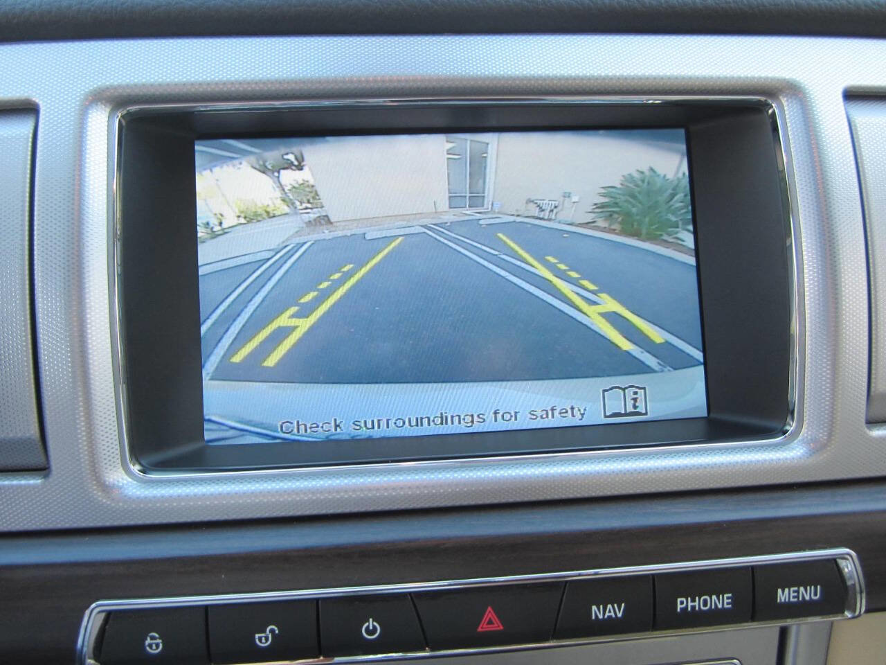 Used 2013 Jaguar XF image 28