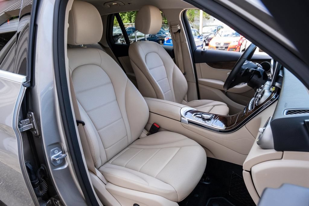 Used 2019 Mercedes-Benz GLC 300 4MATIC image 28