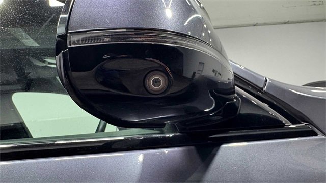 Used 2020 BMW X7 M50i w/ Executive Package image 11