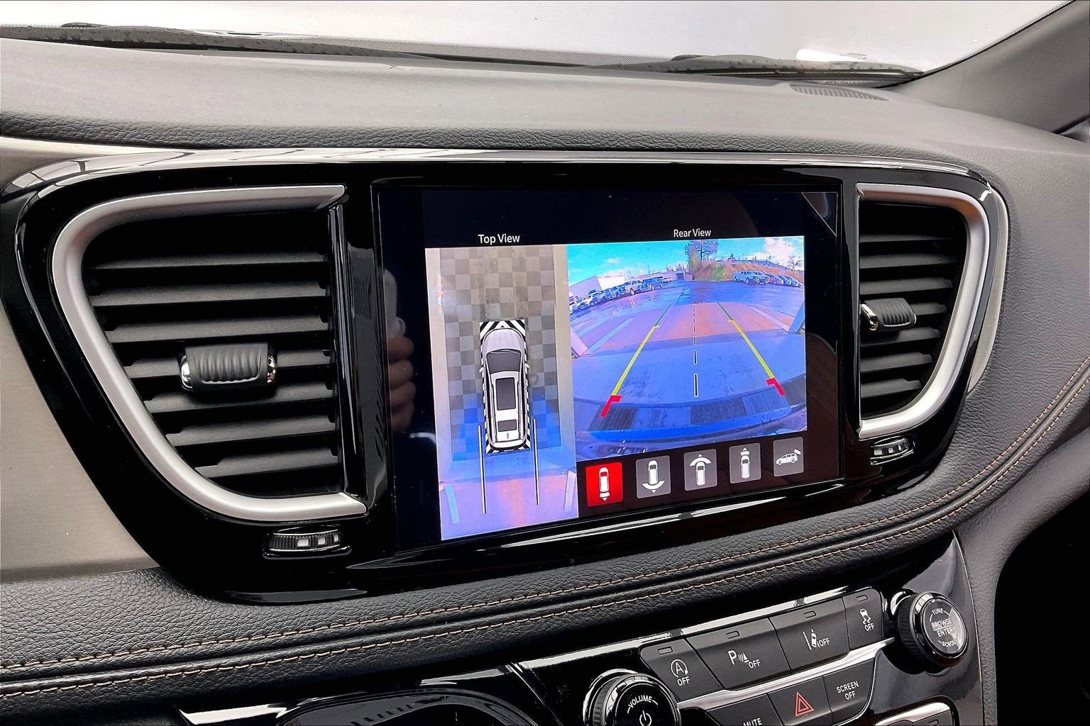 New 2026 Chrysler Pacifica Pinnacle image 13