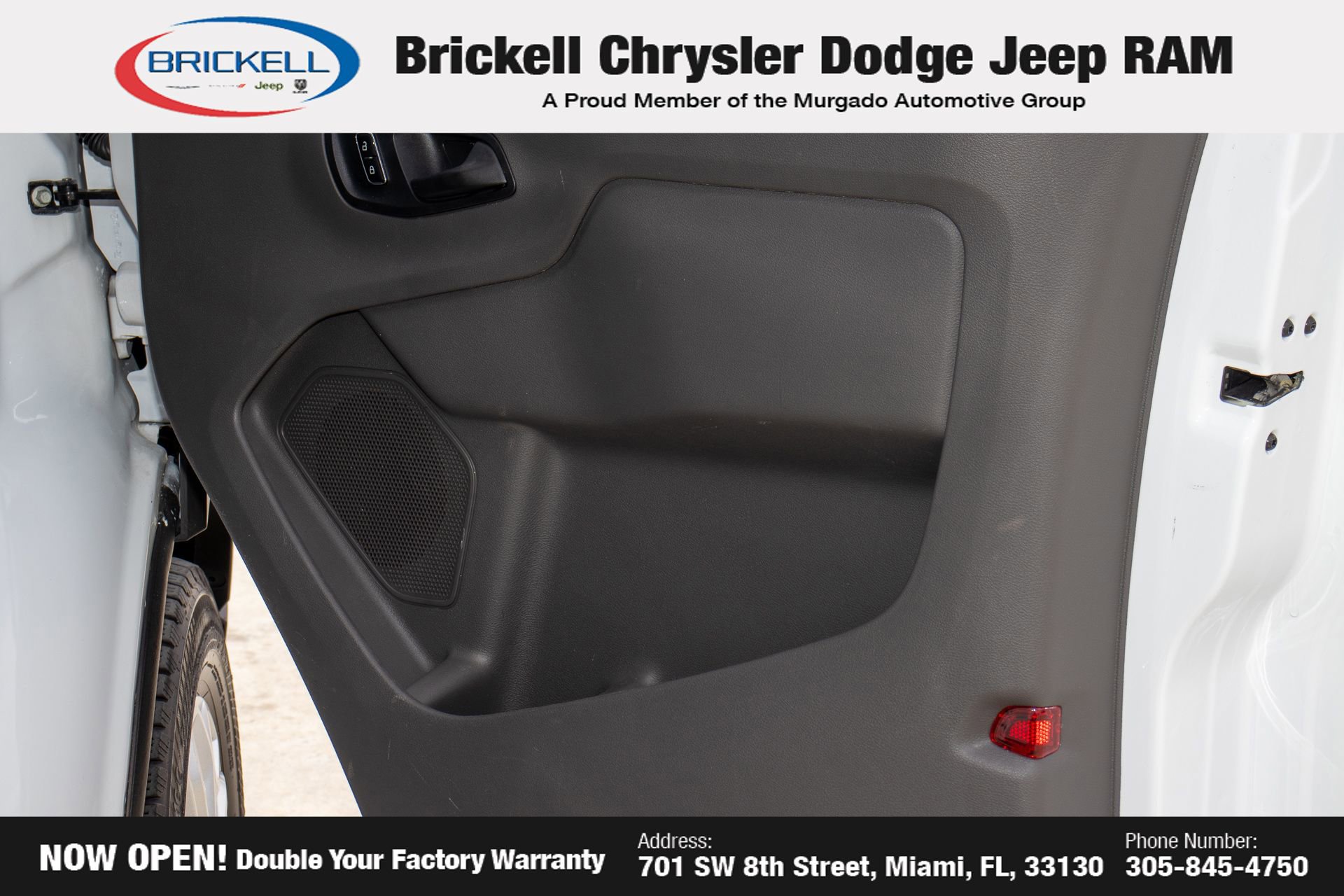 Used 2023 Ford E-Transit Medium Roof image 12