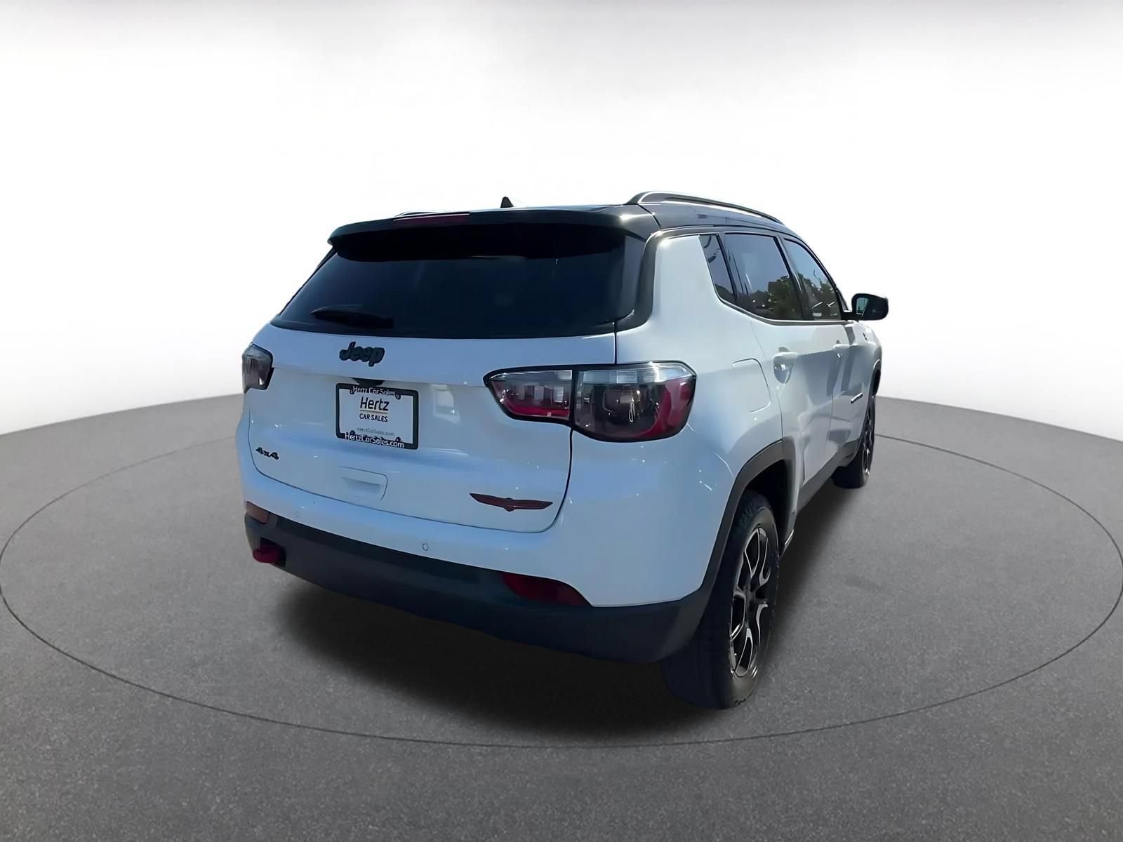 Used 2025 Jeep Compass Trailhawk AWD/4WD image 13