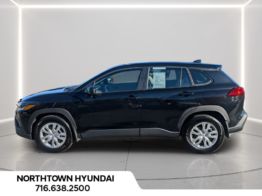 Used 2024 Toyota Corolla Cross L AWD/4WD image 2