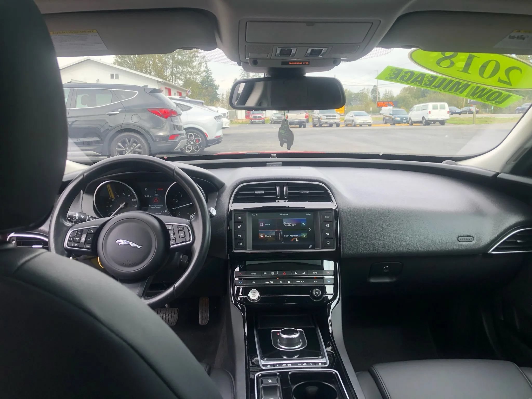 Used 2018 Jaguar XE Premium RWD image 25