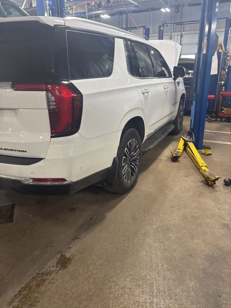 Used 2025 GMC Yukon Elevation AWD/4WD image 3