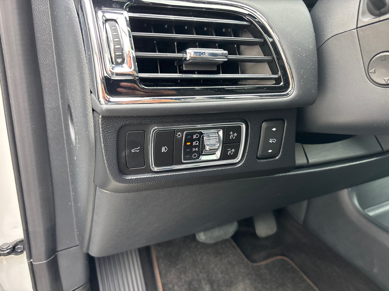 Used 2023 Lincoln Navigator L Black Label AWD/4WD image 14