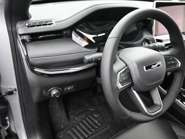 New 2025 Jeep Compass Latitude w/ Convenience Group AWD/4WD image 11