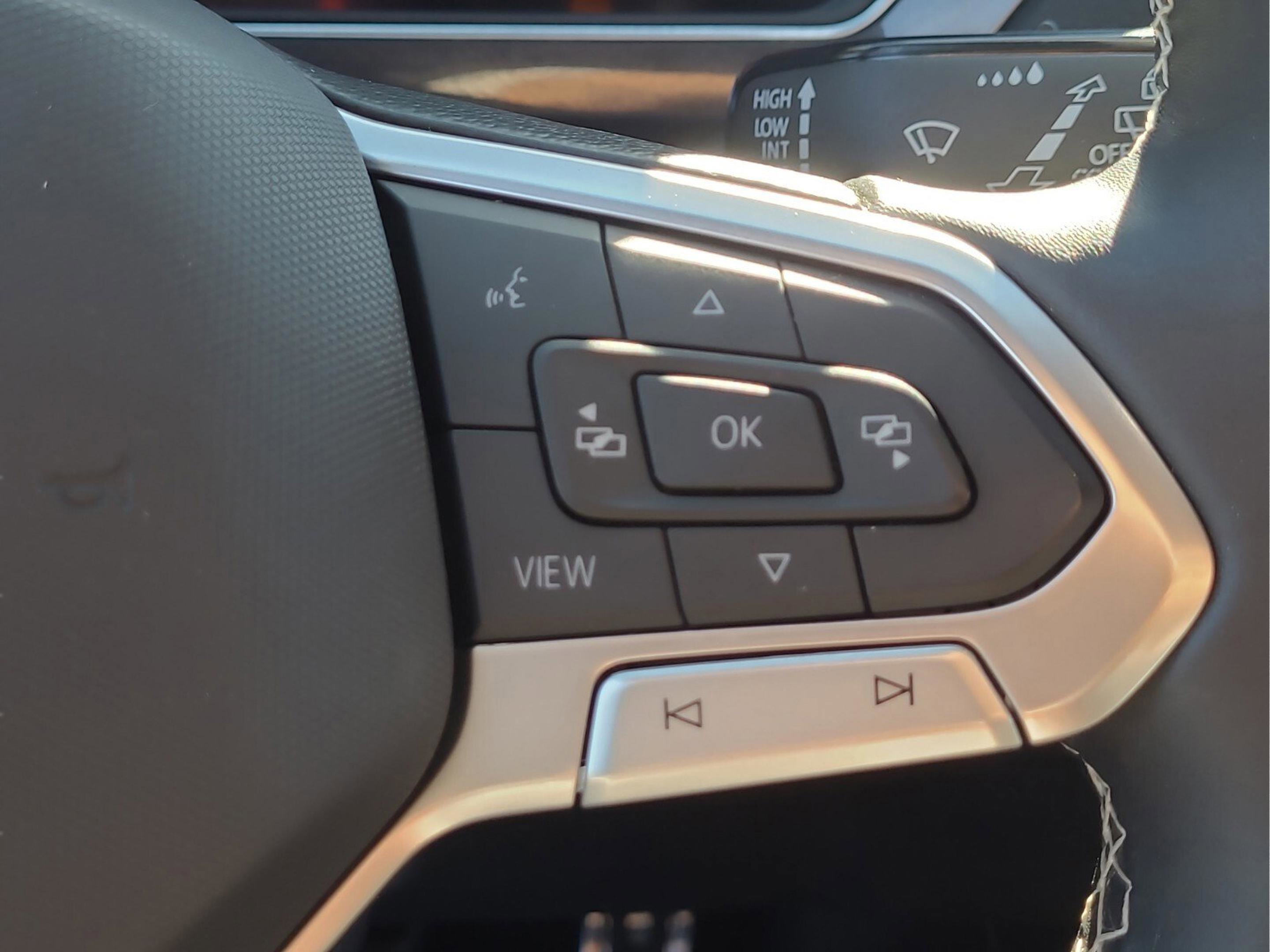 Used 2023 Volkswagen Tiguan SE R-Line image 21