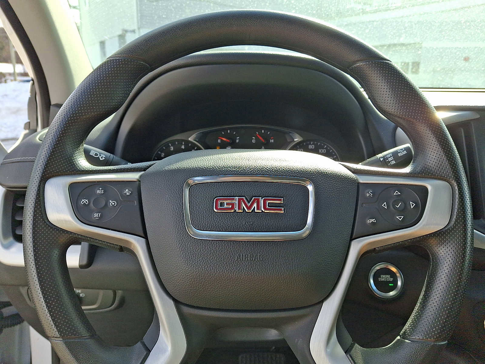 Used 2024 GMC Terrain SLE w/ Driver Convenience Package image 18