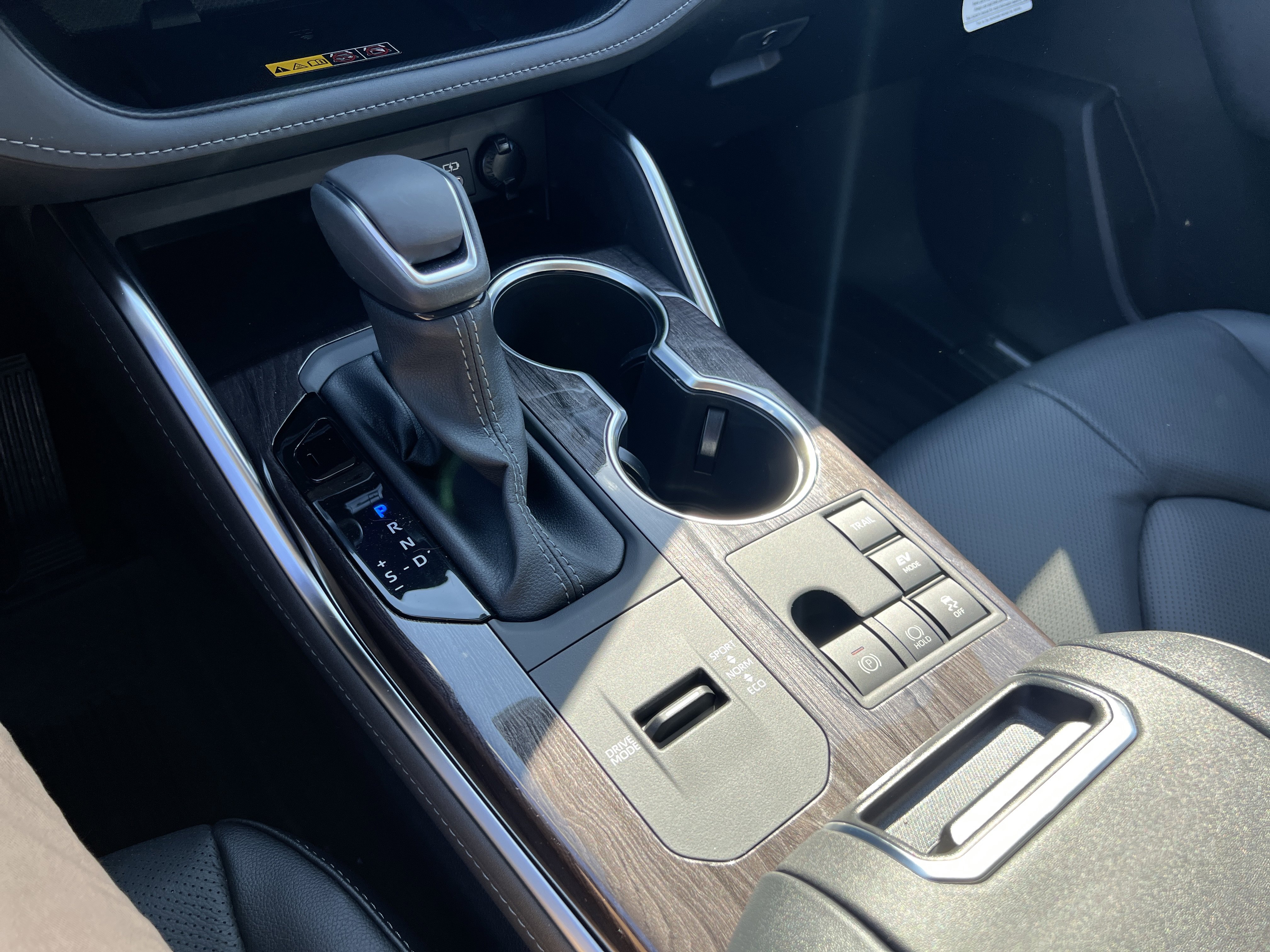 New 2026 Toyota Highlander Platinum image 24