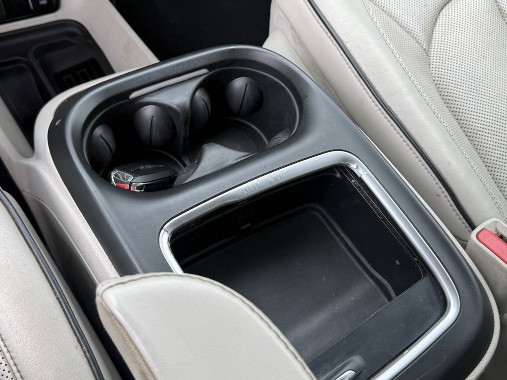 Used 2018 Chrysler Pacifica Limited image 26