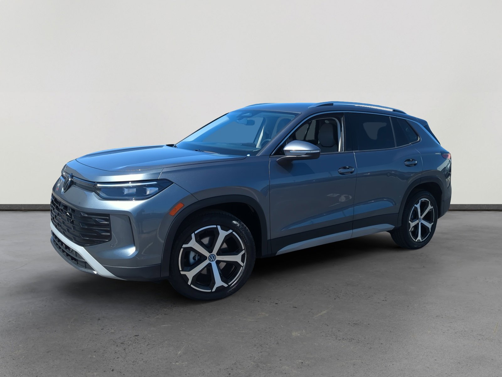 Used 2025 Volkswagen Tiguan SE