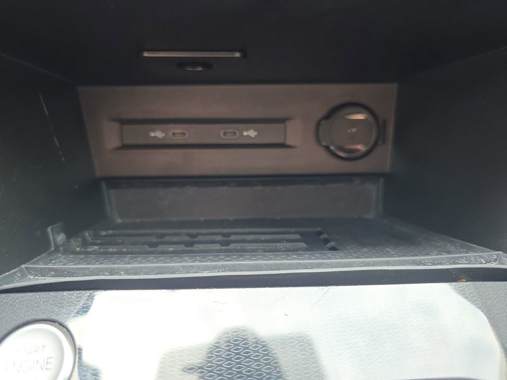 Used 2025 Volkswagen Taos SE FWD image 27