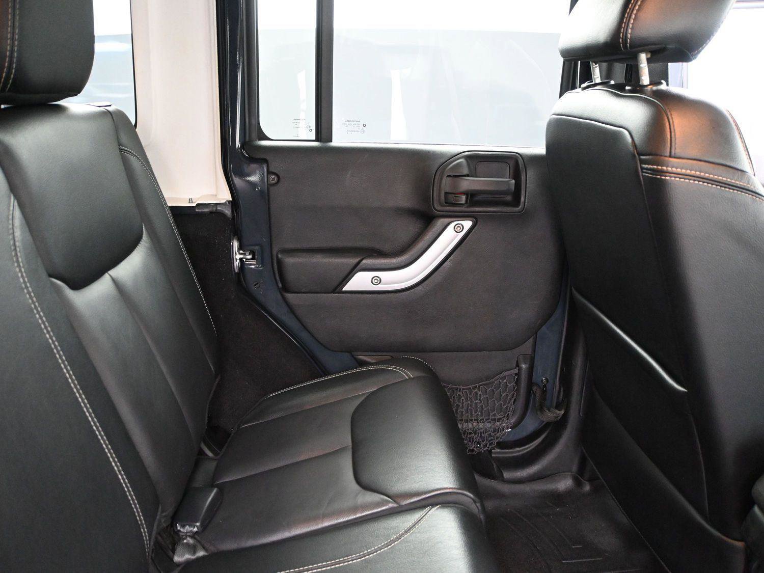 Used 2016 Jeep Wrangler Unlimited Sahara w/ Connectivity Group image 21