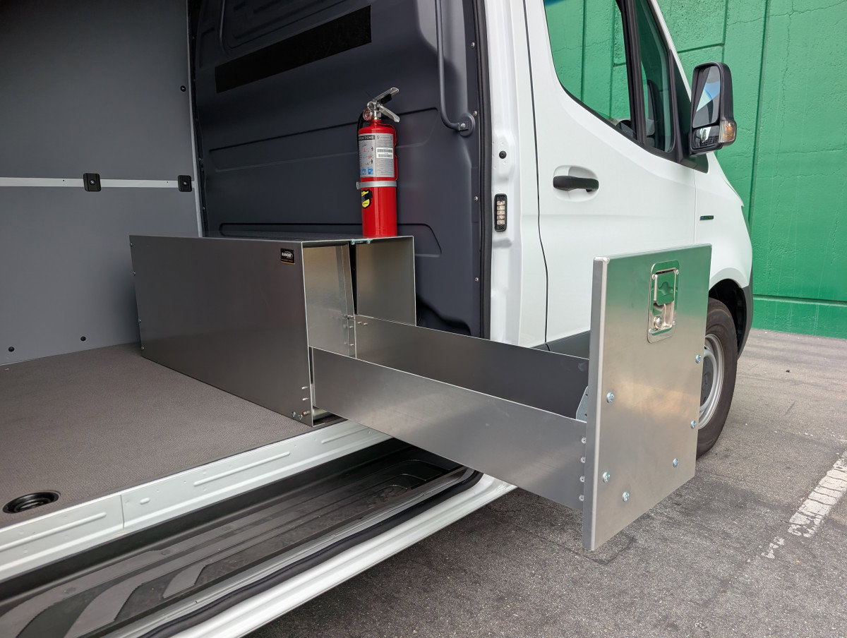 Used 2024 Mercedes-Benz eSprinter 170 Cargo image 17