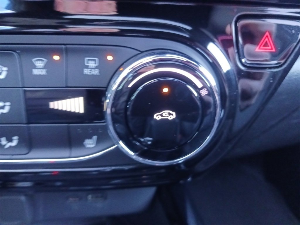 Used 2024 Chevrolet Trax RS w/ Sunroof Package image 26