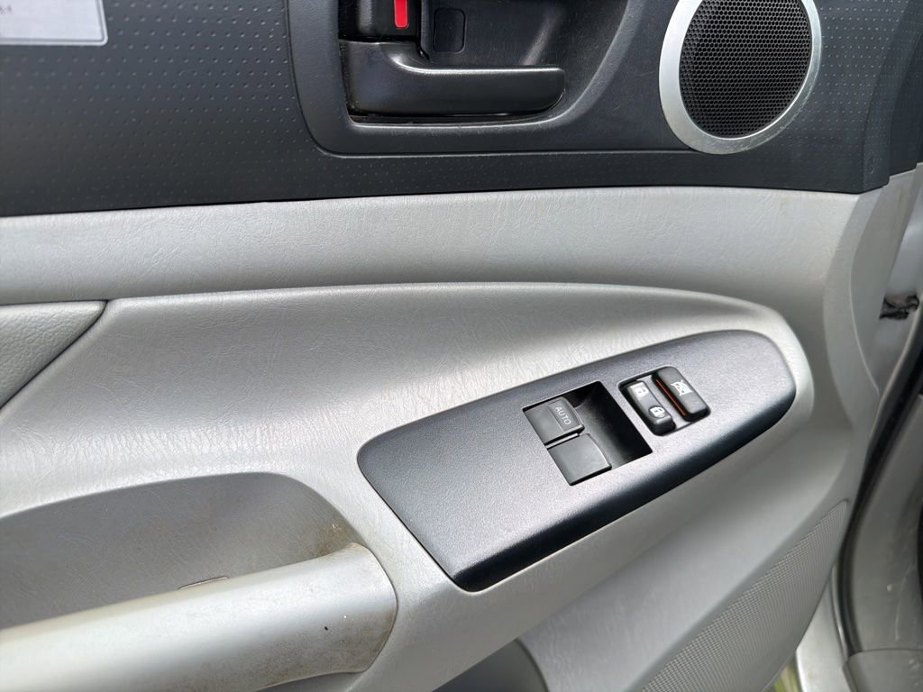 Used 2015 Toyota Tacoma 4x4 Access Cab V6 w/ TRD Off-Road Package image 22