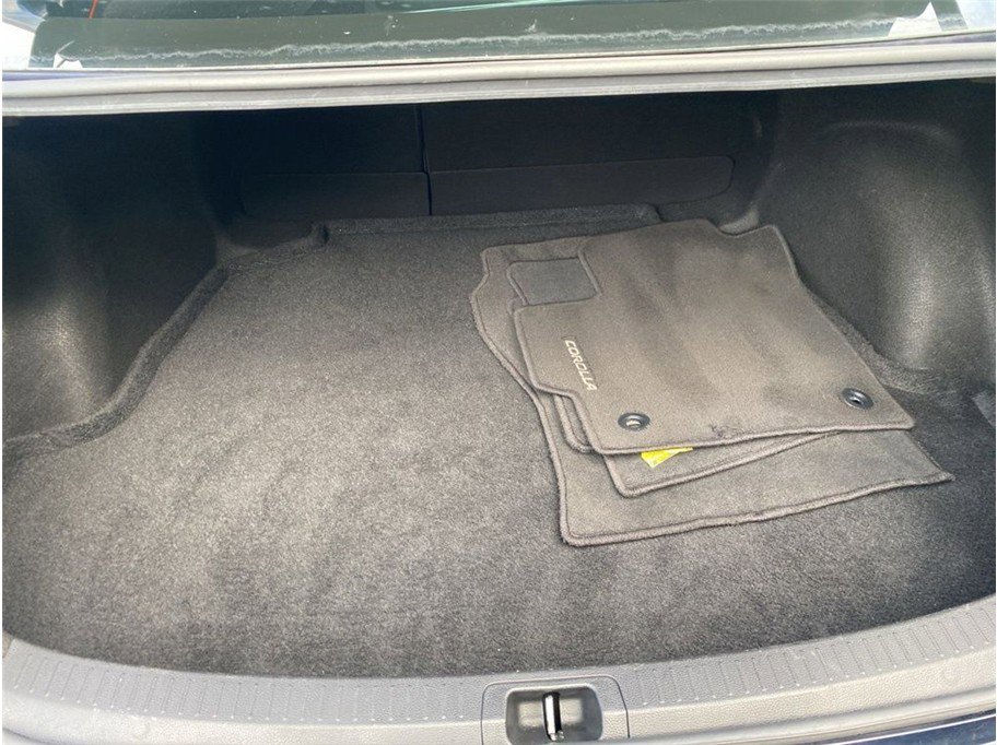 Used 2020 Toyota Corolla LE image 32