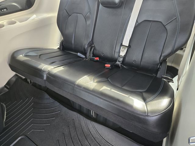 Used 2021 Chrysler Pacifica Touring-L w/ Premium & Safety Sphere Group image 28
