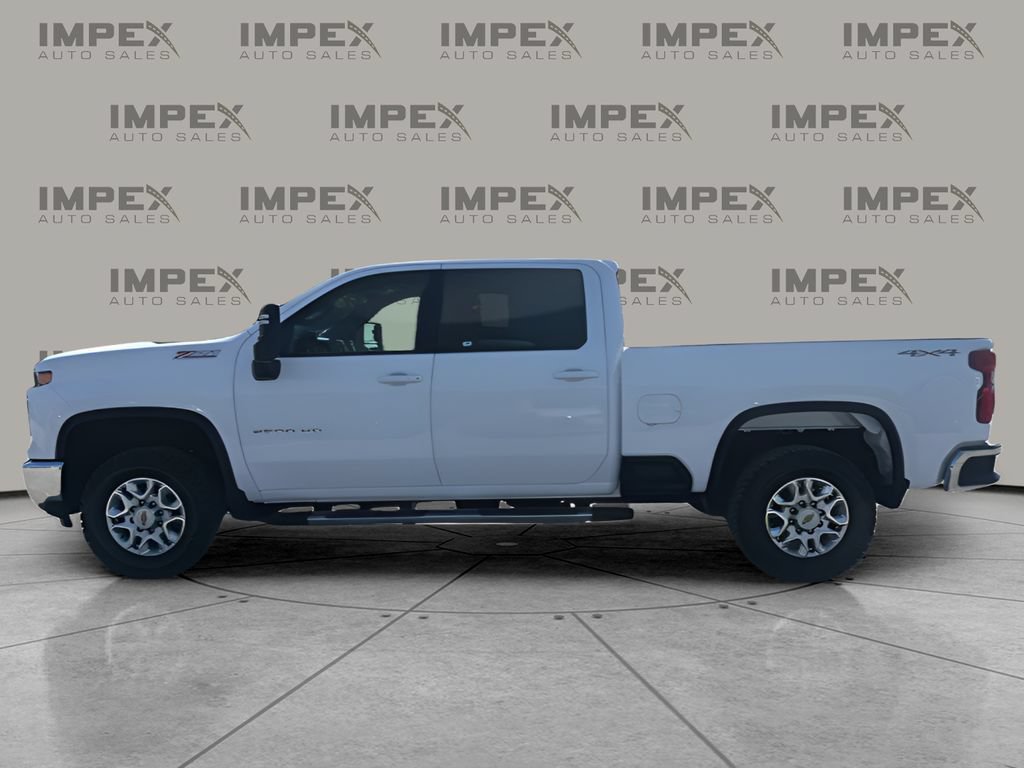 Used 2024 Chevrolet Silverado 2500 LT AWD/4WD image 2