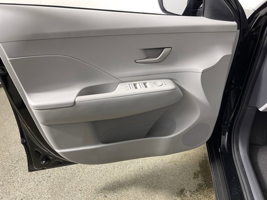 Certified 2025 Hyundai Kona SEL image 19