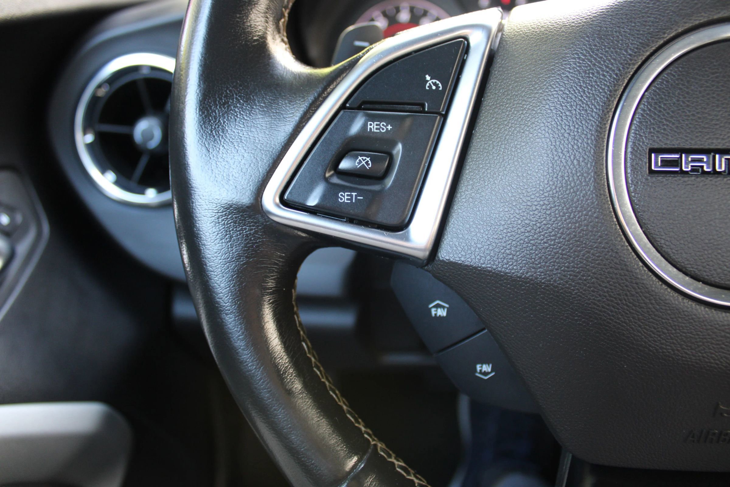 Used 2022 Chevrolet Camaro LT RWD image 10