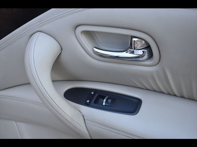 Used 2014 INFINITI QX80 2WD w/ Deluxe Touring Package image 39